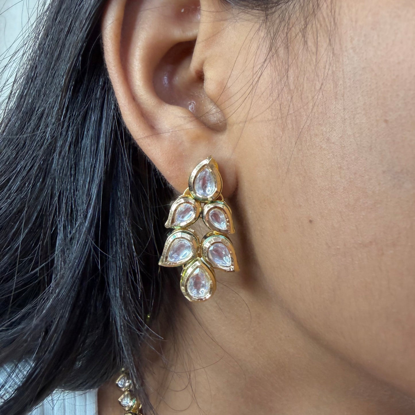 Kundan Teardrop Necklace in Gold Finish