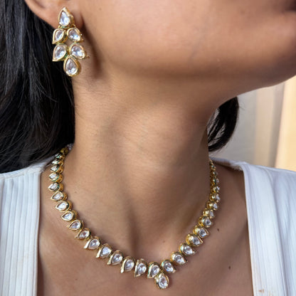 Kundan Teardrop Necklace in Gold Finish