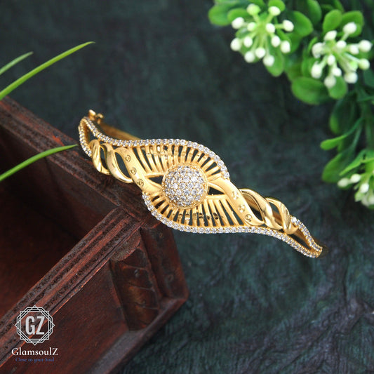 Elevate your everyday style with Glamsoulz' stunning collection of daily wear bracelets. Trendy, affordable, and perfect for any occasion. 