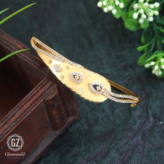 Elevate your everyday style with Glamsoulz' dazzling daily wear bracelets. Trendy, affordable, and perfect for any occasion. Shop now! 