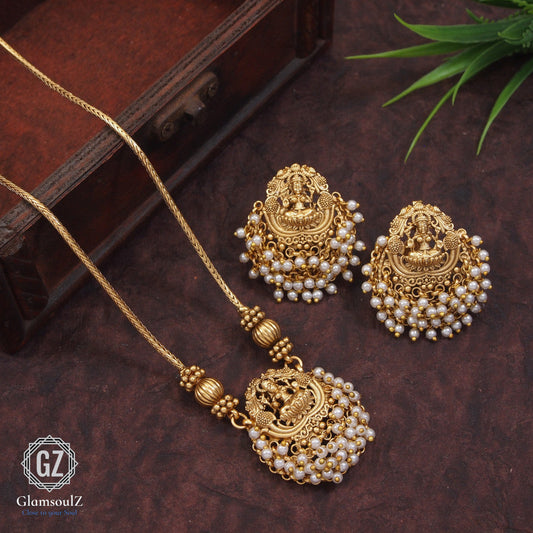 Elevate your style with our exquisite Rajwadi chain-pendant collection at Glamsoulz. Handcrafted with intricate details, perfect for every fashionista. Shop now!