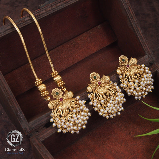 Elevate your style with a stunning Rajwadi chain-pendant from Glamsoulz. Shop now for trendy accessories to make a statement. Fast shipping available!
