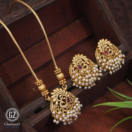 Elevate your style with a stunning Rajwadi chain-pendant from Glamsoulz. Handcrafted luxury jewelry featuring intricate design, perfect for any occasion. Shop now! #RajwadiChainPendant #LuxuryJewelry #Glamsoulz