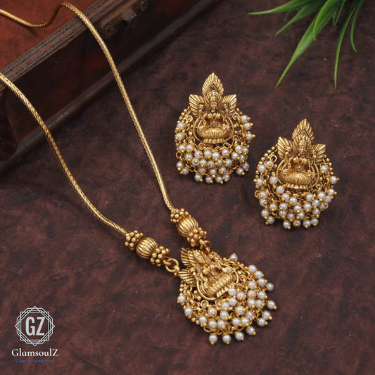 Elevate your style with our exquisite Rajwadi chain-pendant from Glamsoulz. Shop now for trendy jewelry, perfect for any occasion.